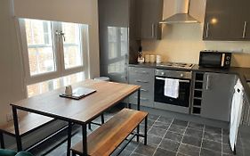 Cosy Two Bedroom Apartment